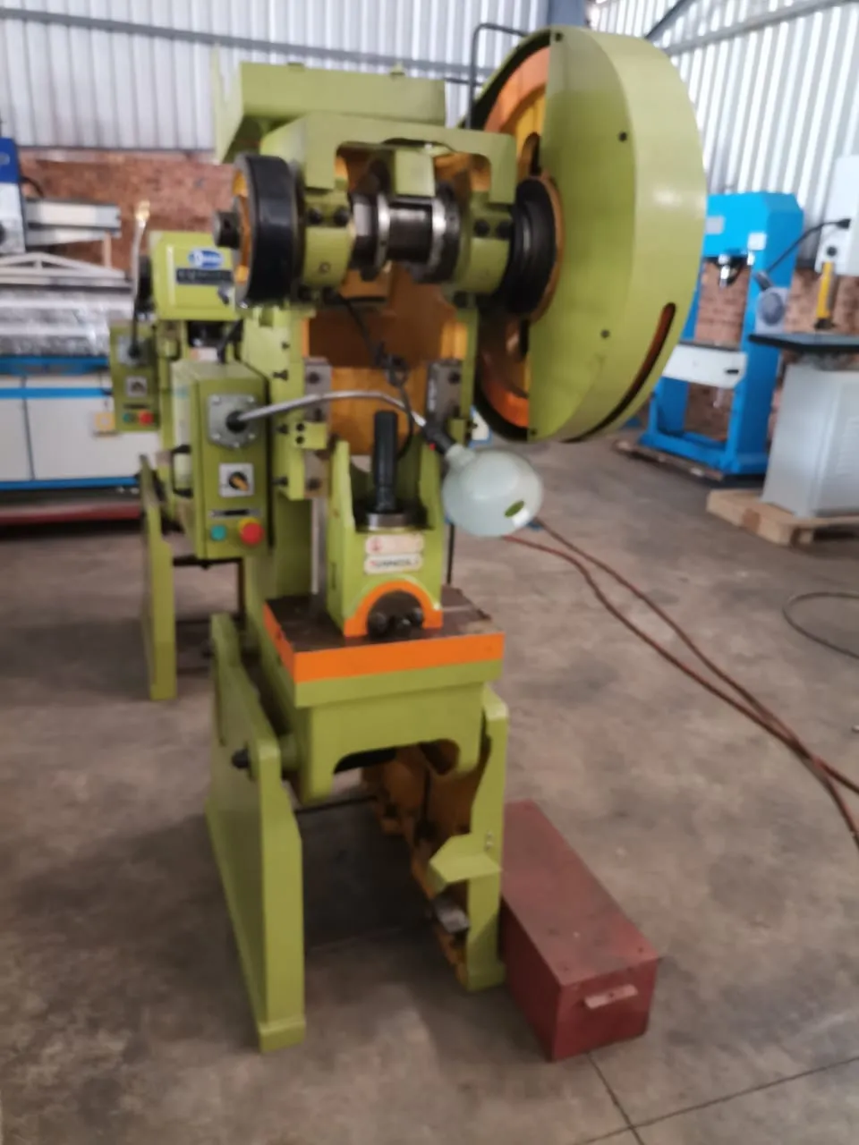 YANGLI J23-10D Eccentric Press 10 Ton (ex-stock)